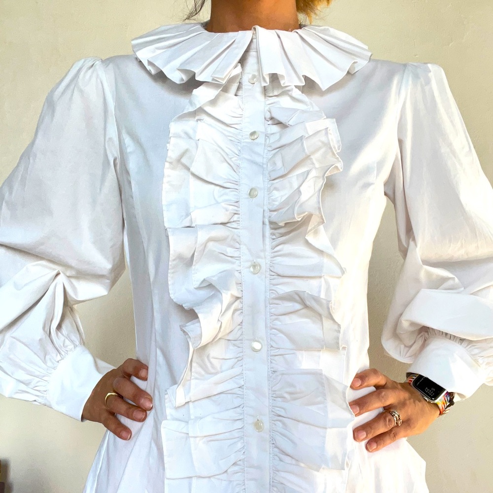 Long,buttoned blouse with round ruffle neck, bubble long sleeves